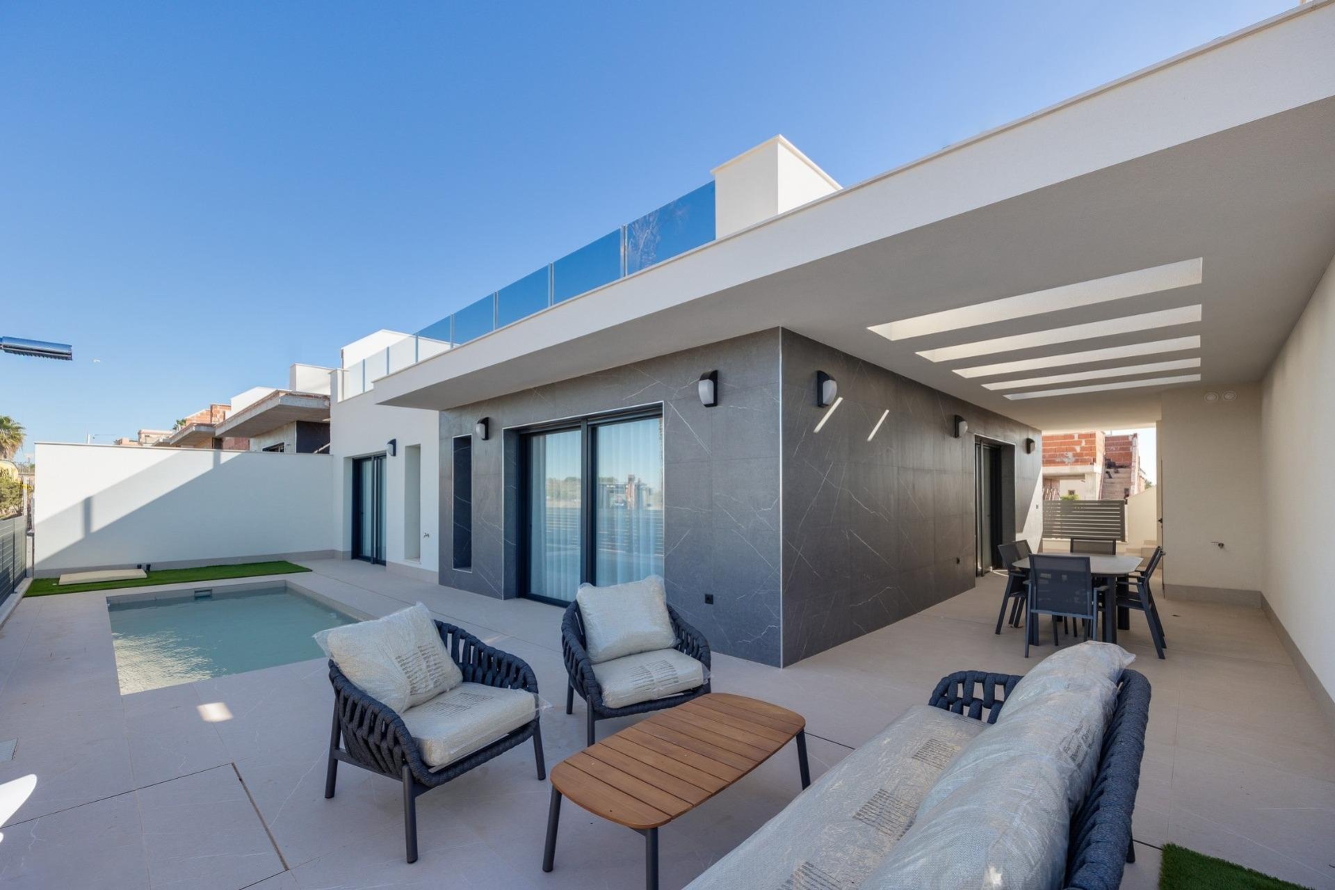Neue Gebäude - Villa - Torrevieja - Parque Acuático - Sector 25