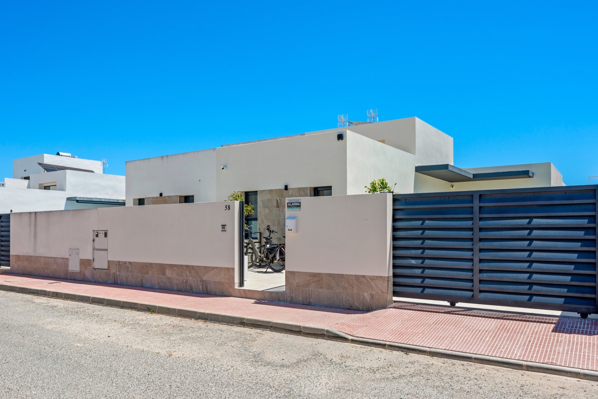Resale - 6. Detached villa - Daya Nueva * - Costa Blanca South