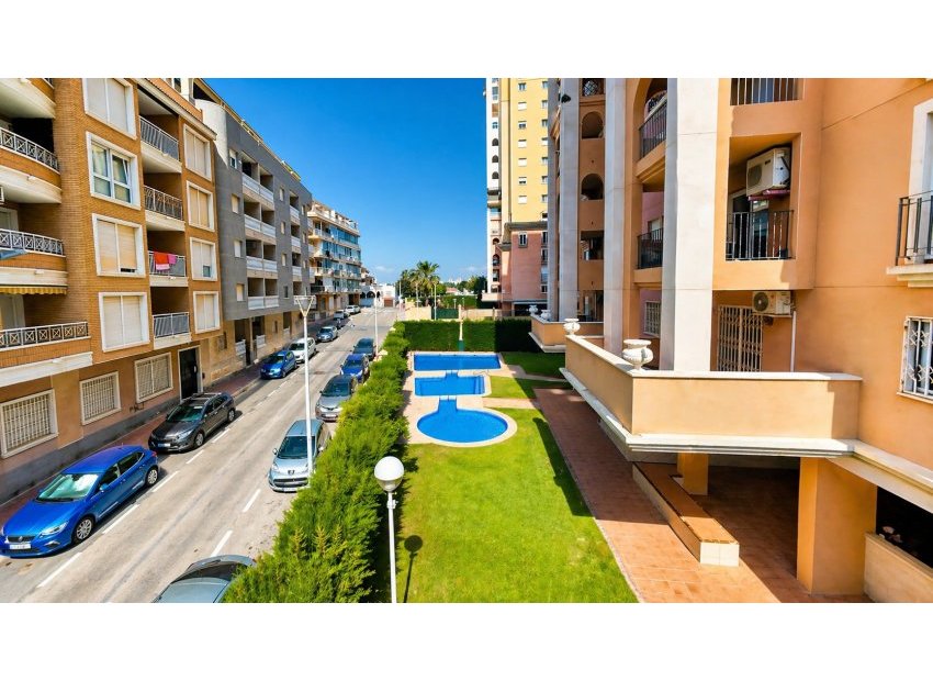 Resale - Apartament / Duplex - Torrevieja * - Playa de los Locos *