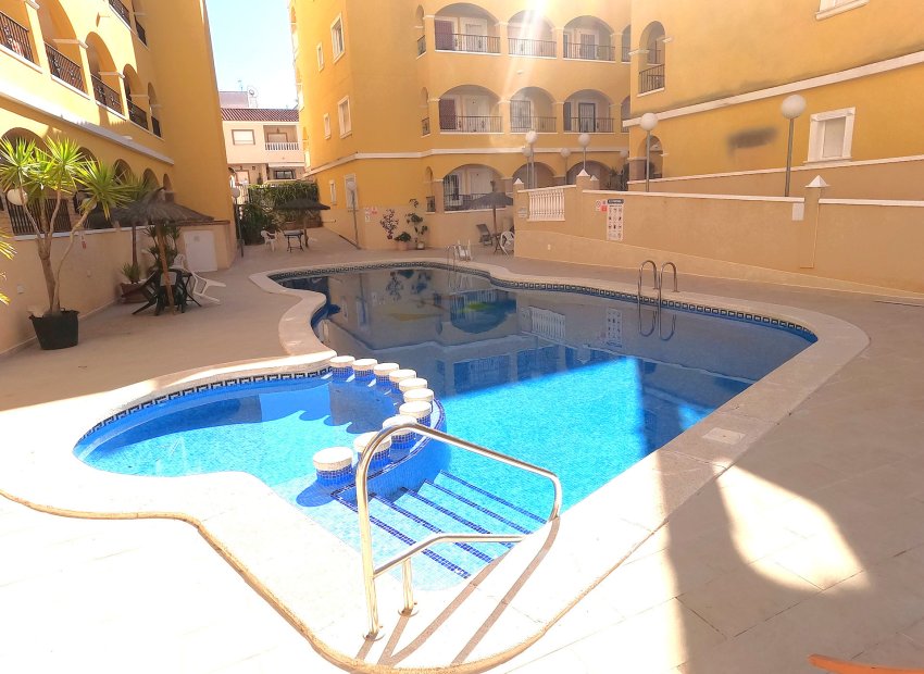 Resale - Apartment / Flat * - Algorfa *