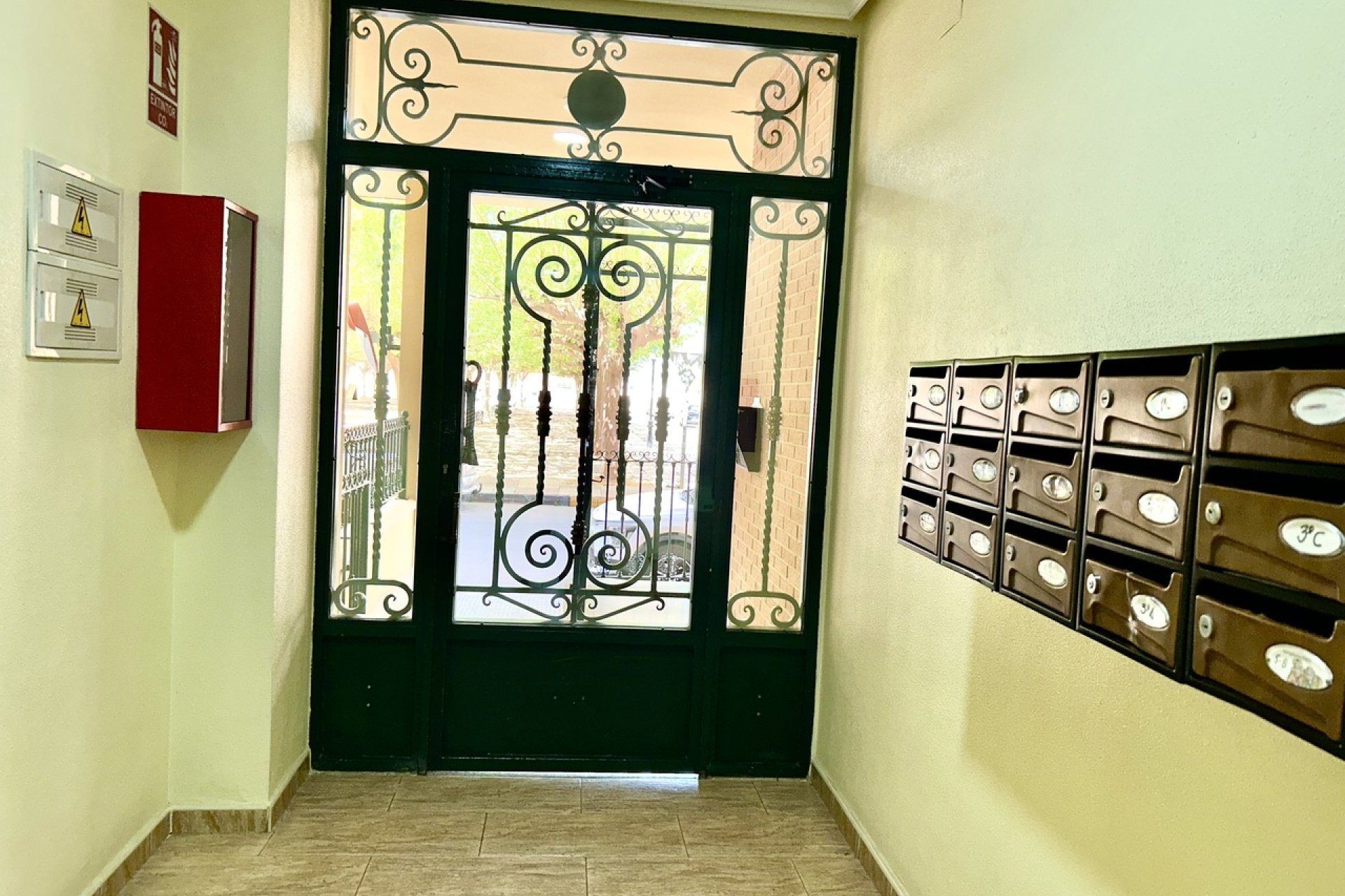 Resale - Apartment / Flat * - Almoradí *