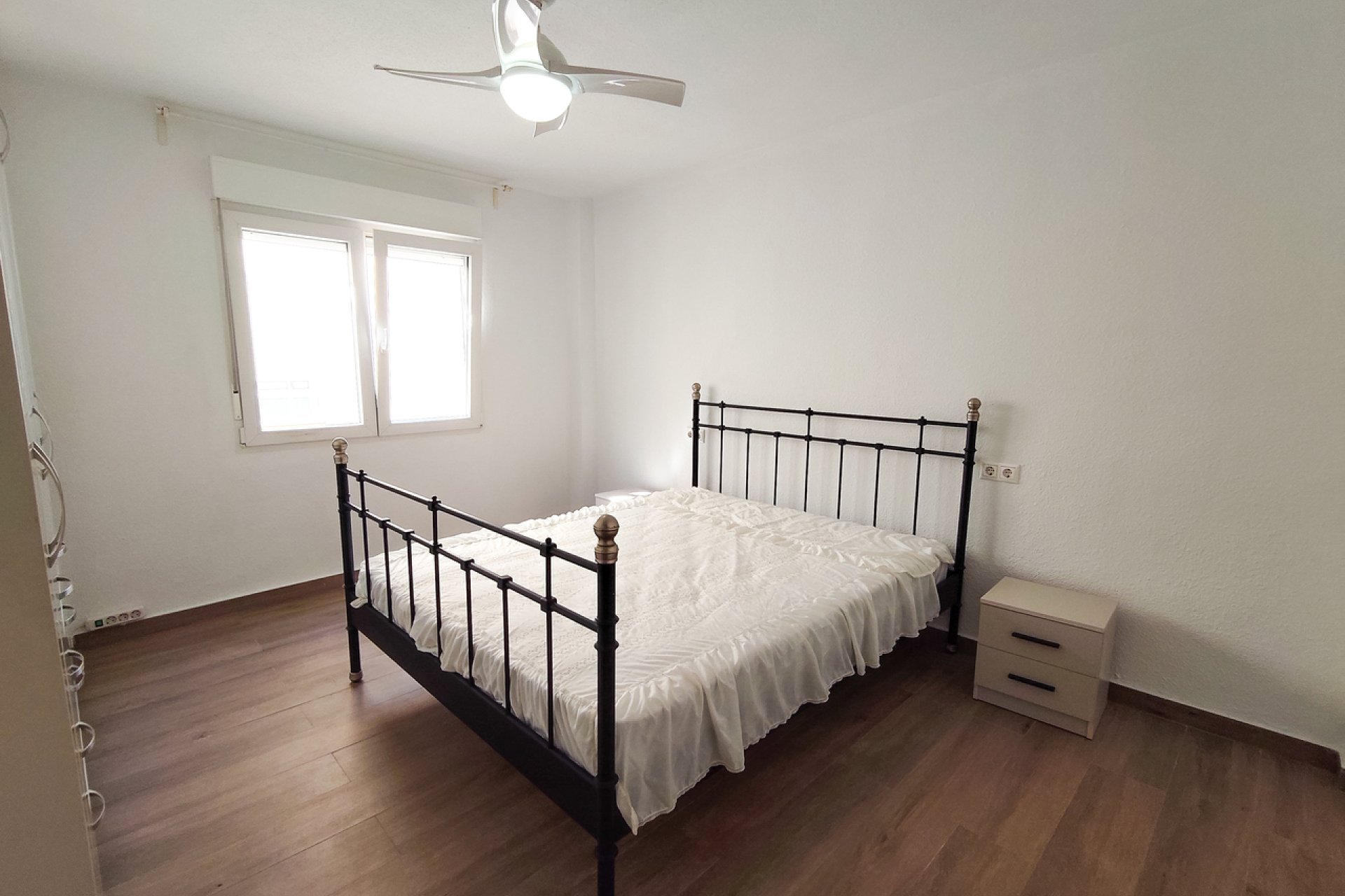 Resale - Apartment / Flat * - Benijofar *