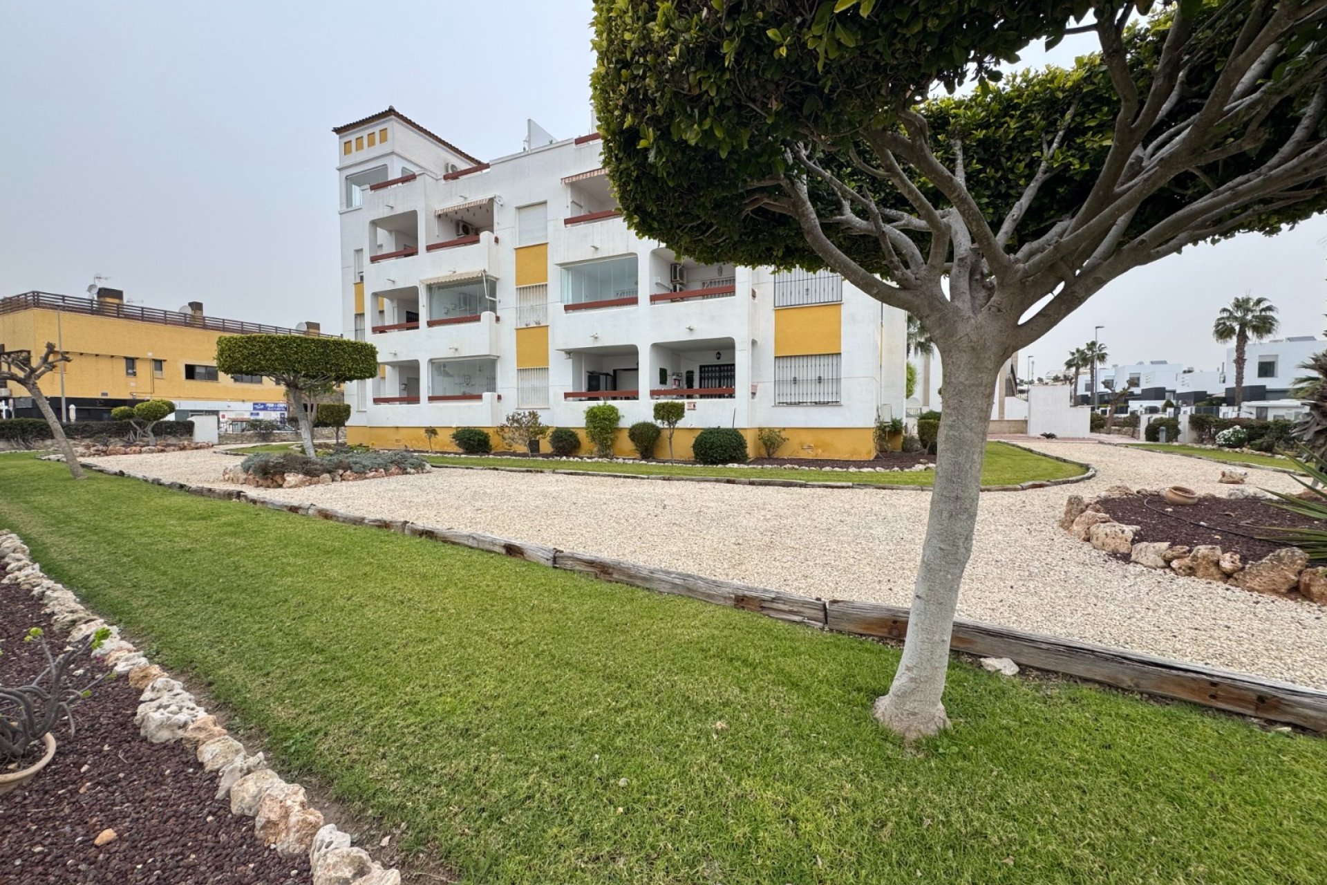 Resale - Apartment / Flat * - Campoamor *