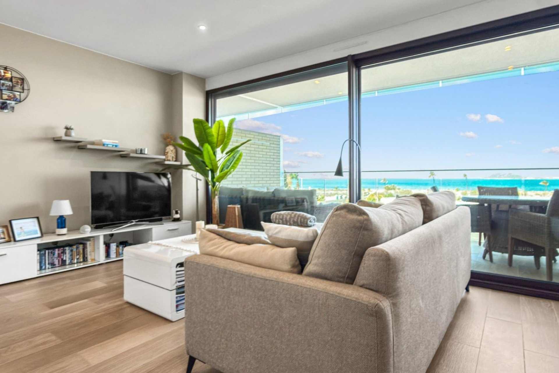 Resale - Apartment / Flat * - Cartagena * - Playa Honda *