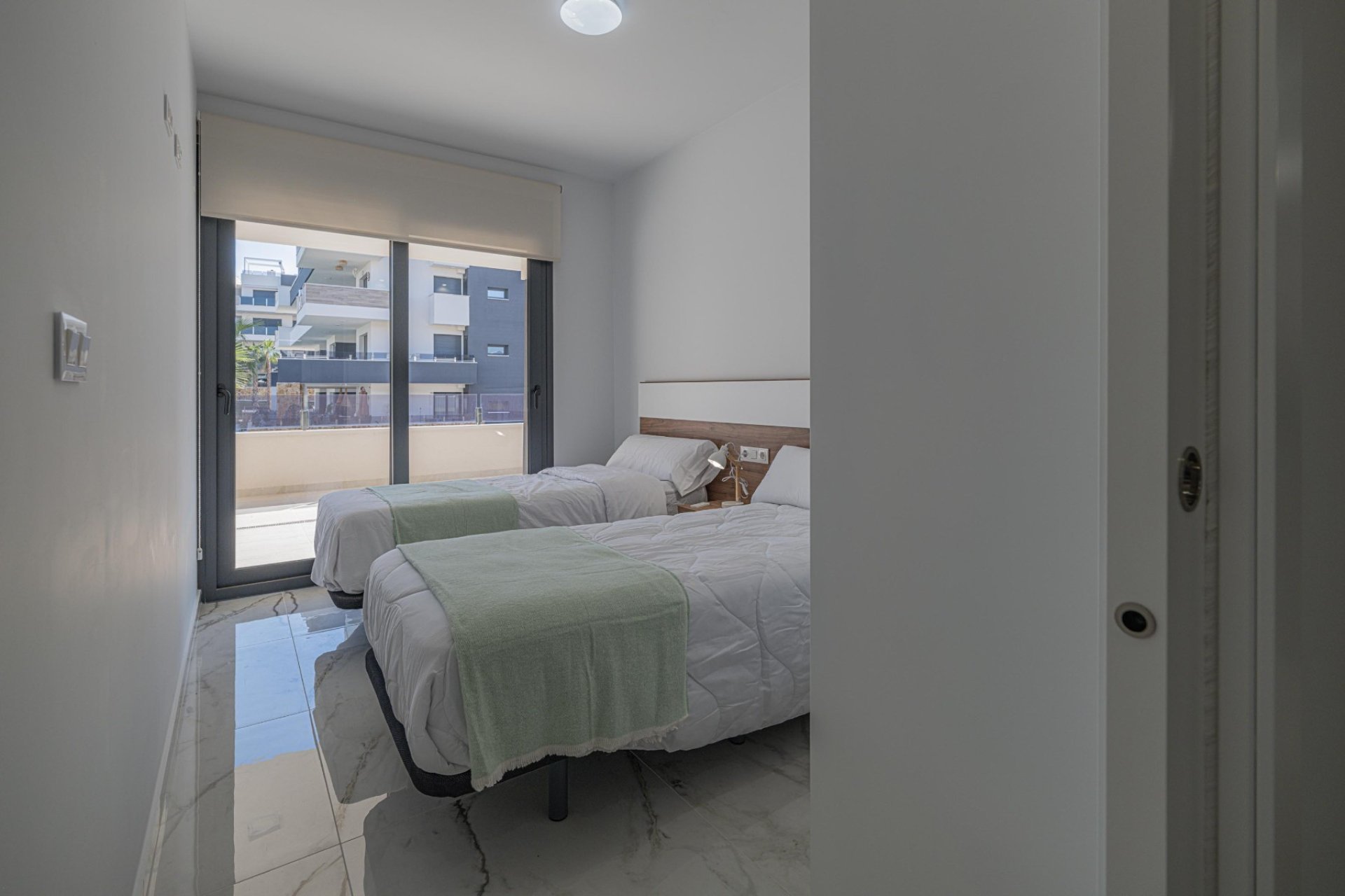 Resale - Apartment / Flat * - Costa Blanca - Orihuela Costa