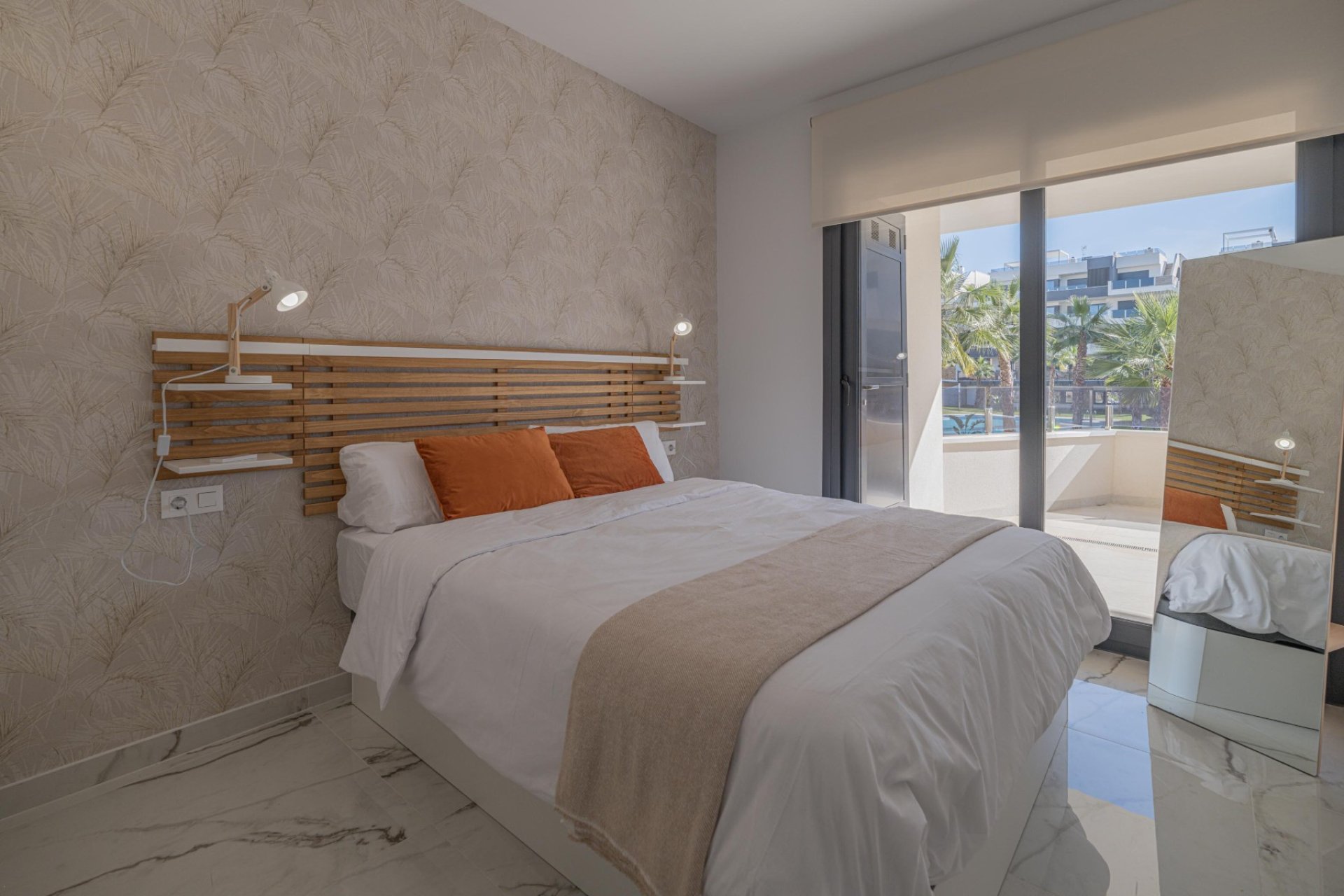 Resale - Apartment / Flat * - Costa Blanca - Orihuela Costa