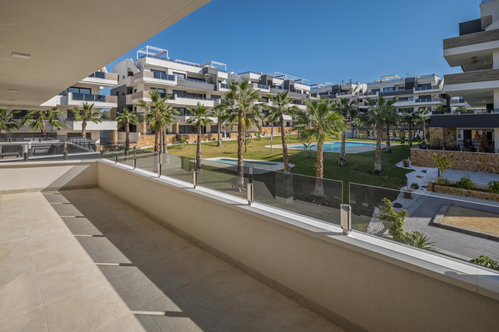 Resale - Apartment / Flat * - Costa Blanca - Orihuela Costa