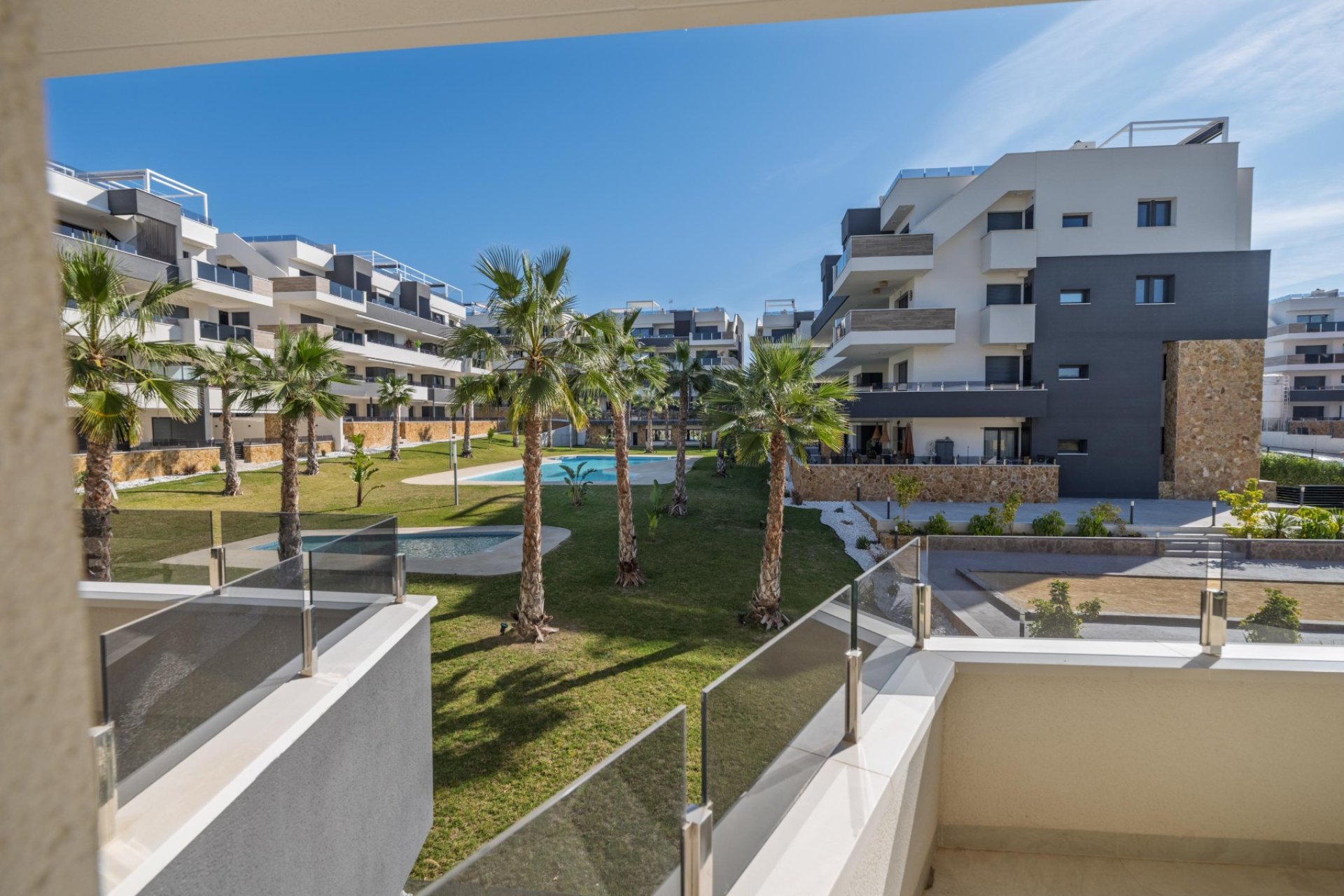 Resale - Apartment / Flat * - Costa Blanca - Orihuela Costa