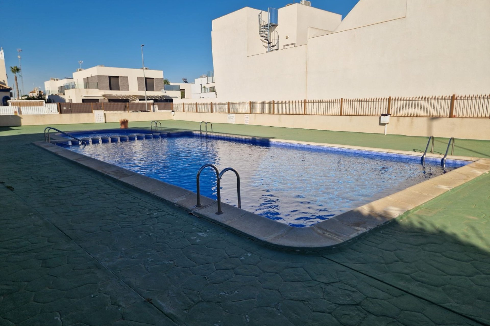 Resale - Apartment / Flat * - Daya Vieja - Costa Blanca