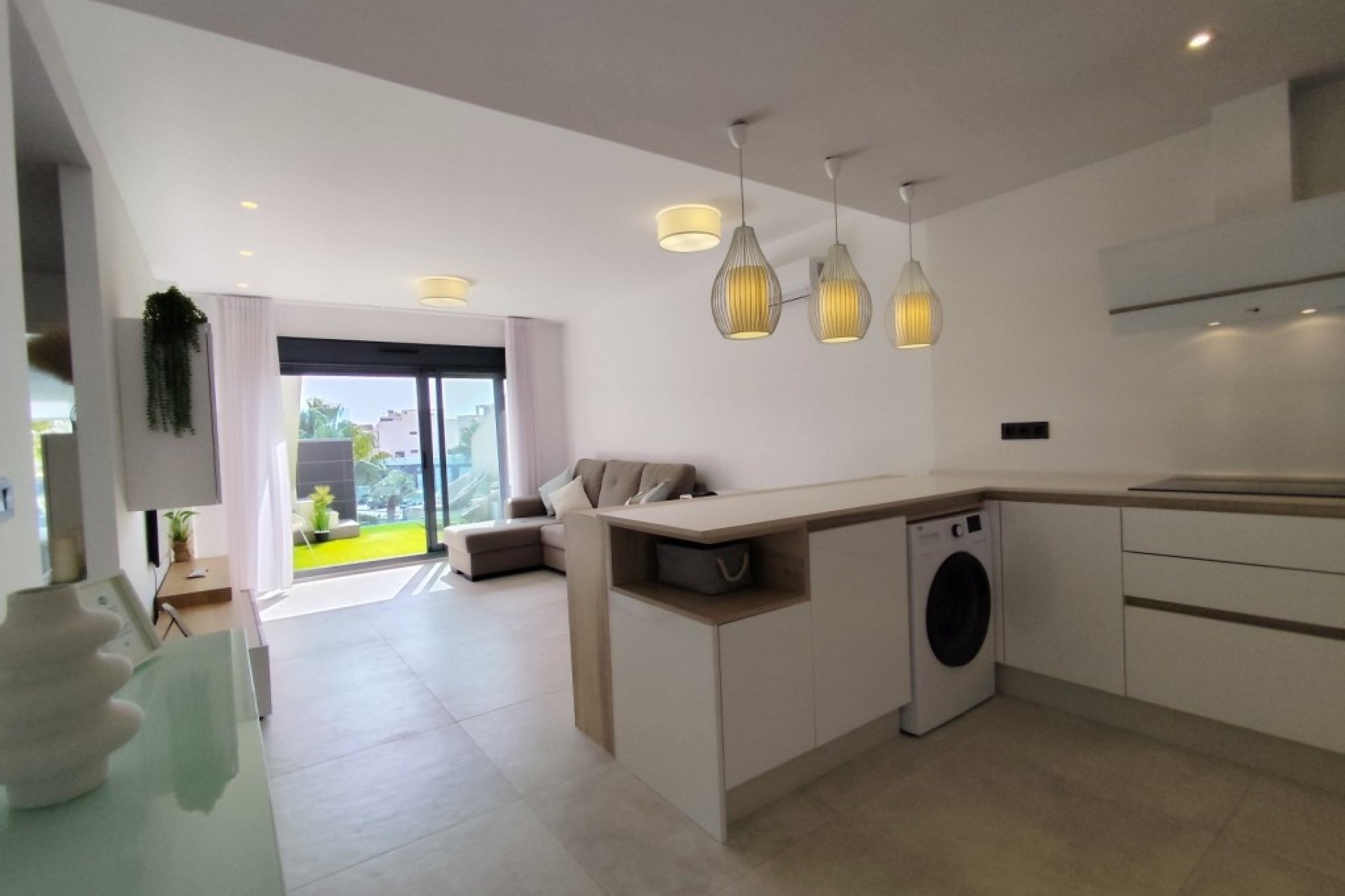 Resale - Apartment / Flat * - El Raso *