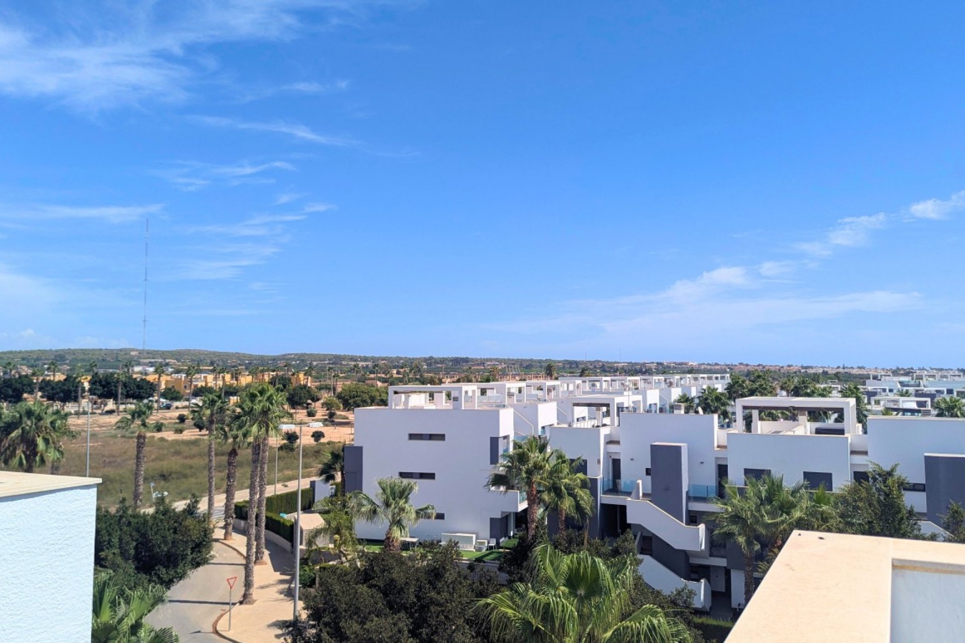 Resale - Apartment / Flat * - El Raso *