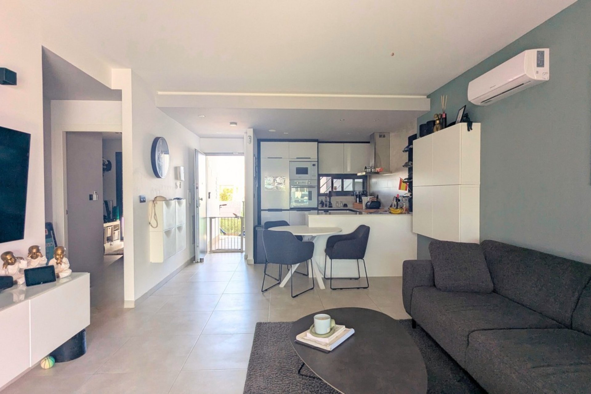 Resale - Apartment / Flat * - El Raso *
