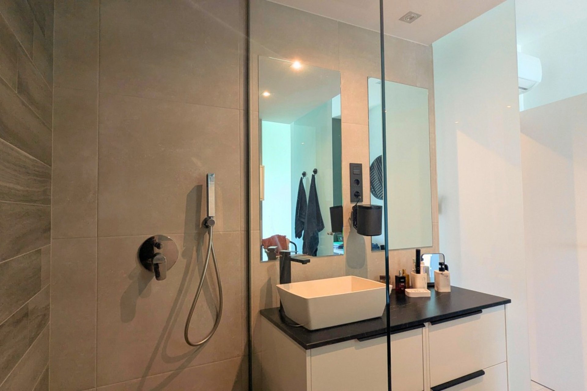 Resale - Apartment / Flat * - El Raso *