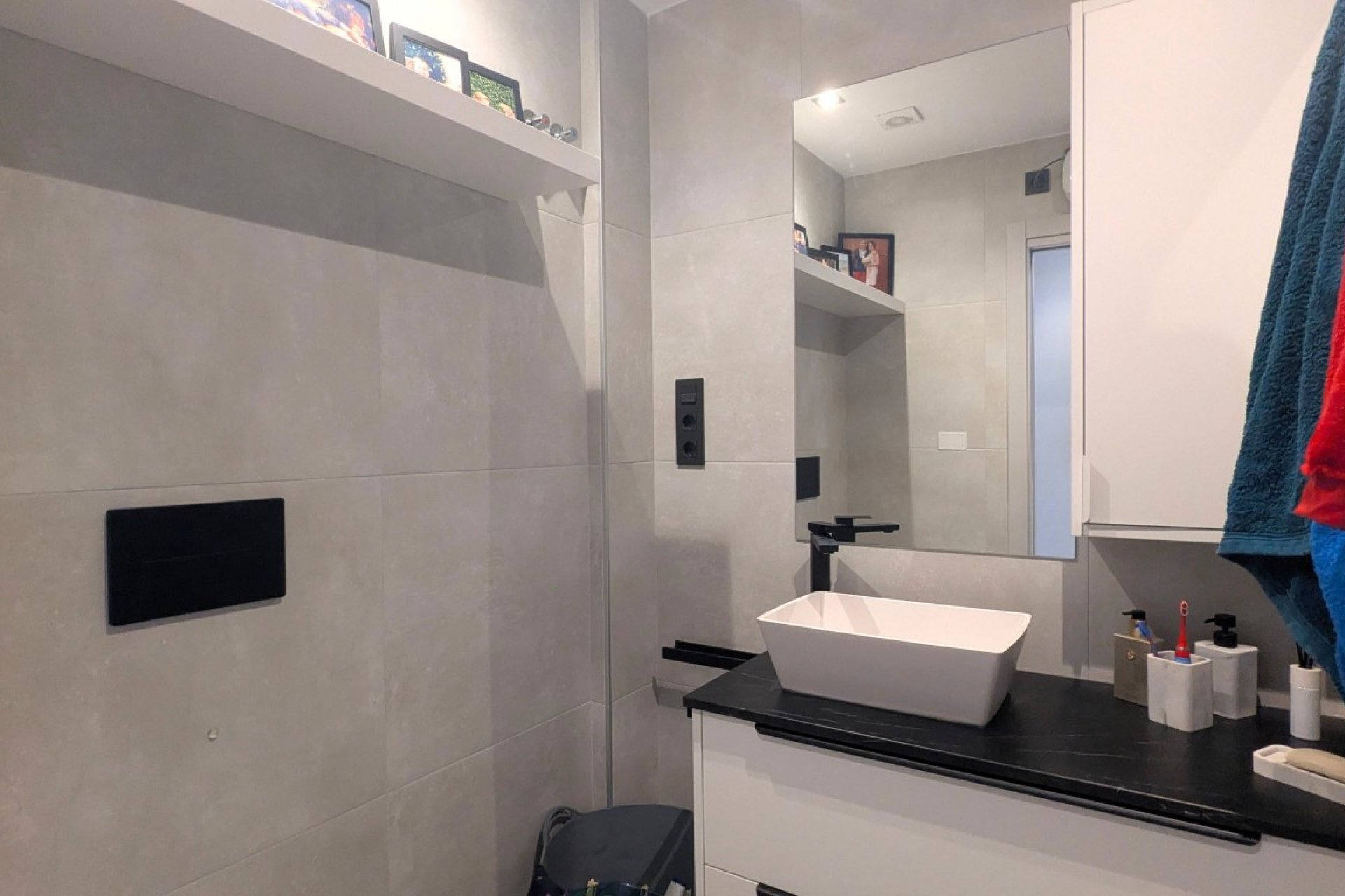 Resale - Apartment / Flat * - El Raso *