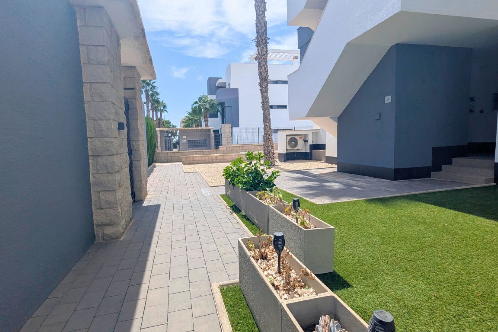 Resale - Apartment / Flat * - El Raso *