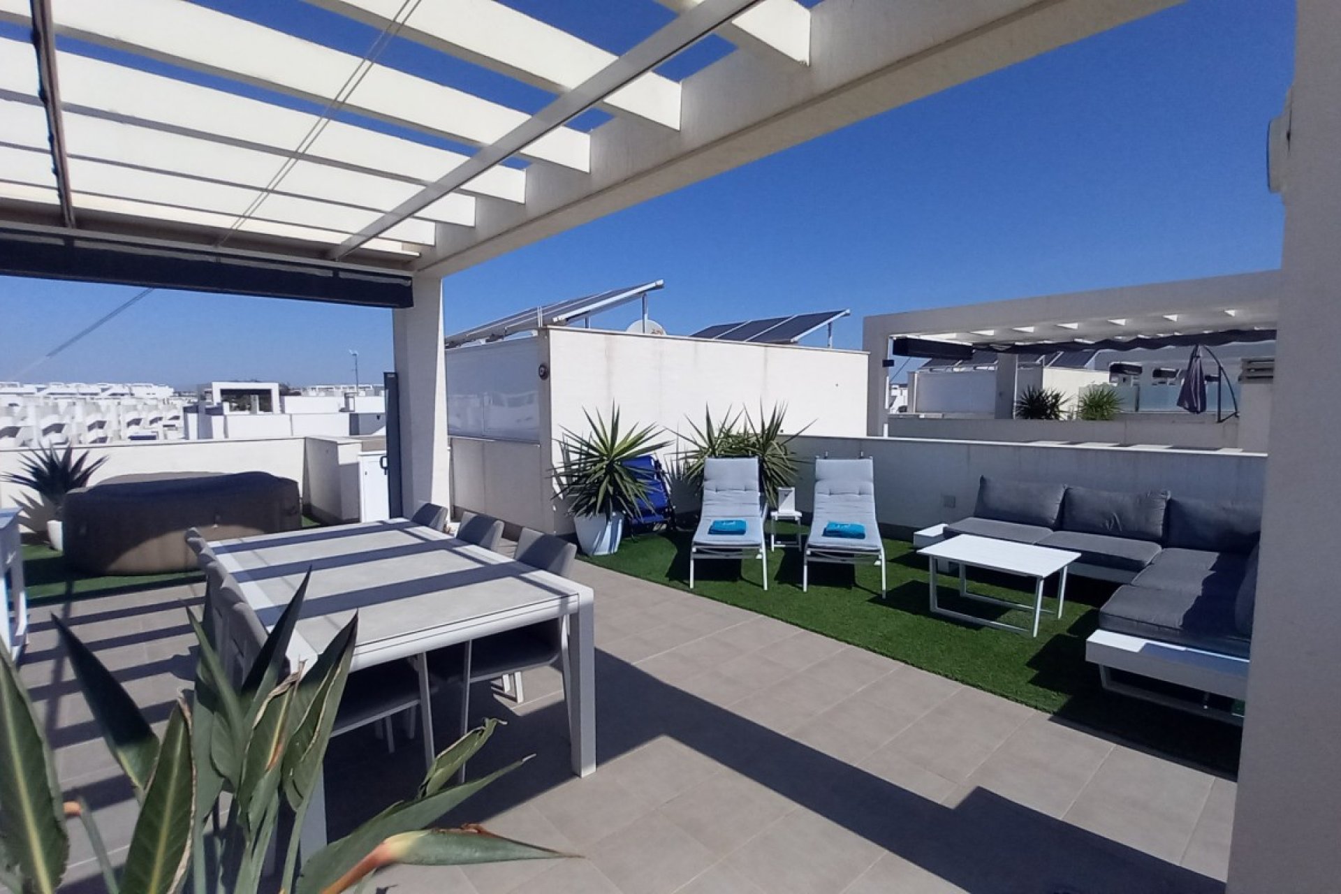 Resale - Apartment / flat - El Raso