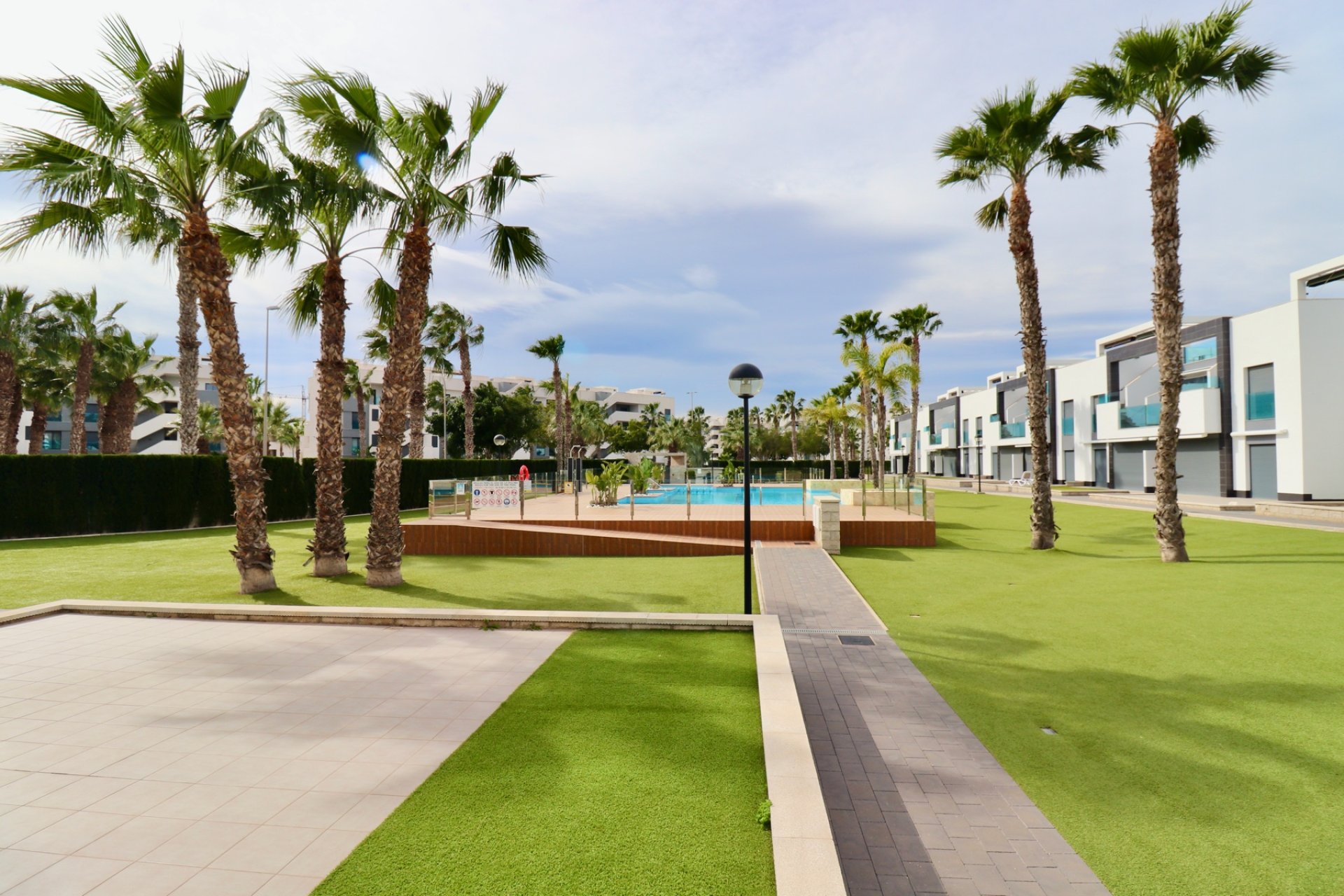 Resale - Apartment / Flat * - Guardamar del Segura * - El Raso *