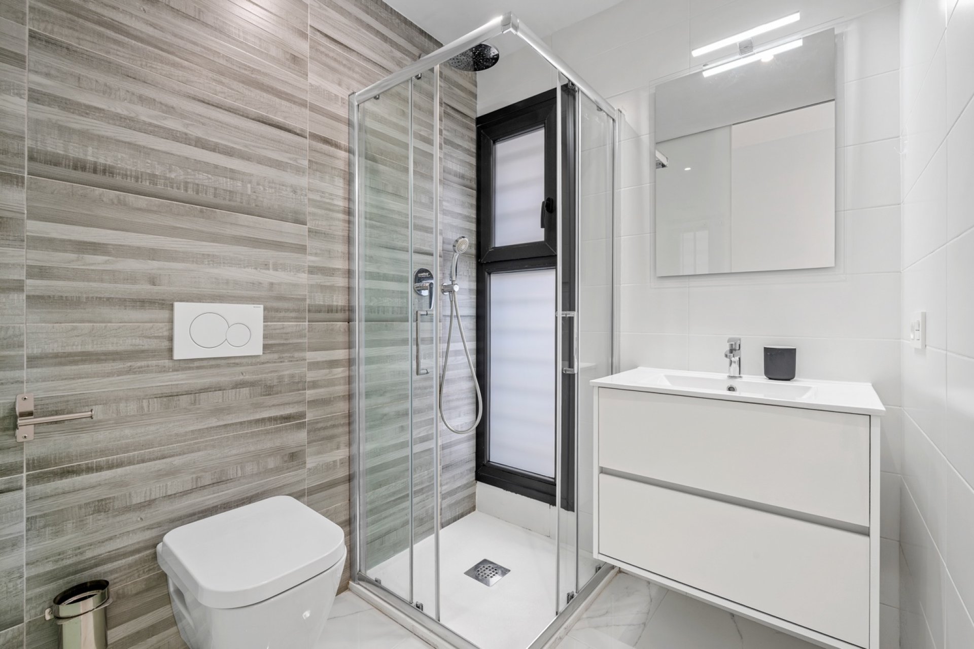 Resale - Apartment / Flat * - Guardamar del Segura * - El Raso*