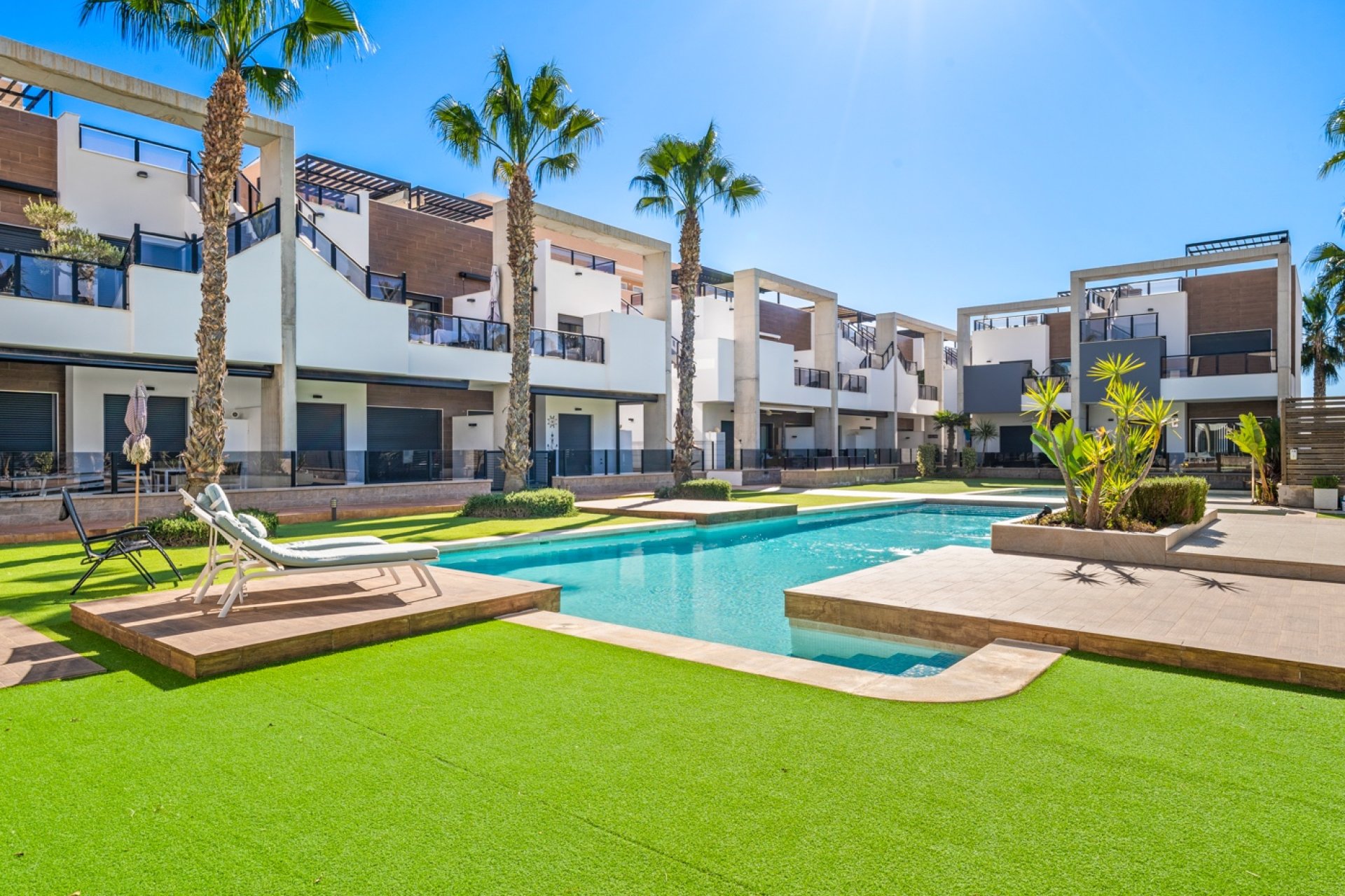 Resale - Apartment / Flat * - Guardamar del Segura * - El Raso*