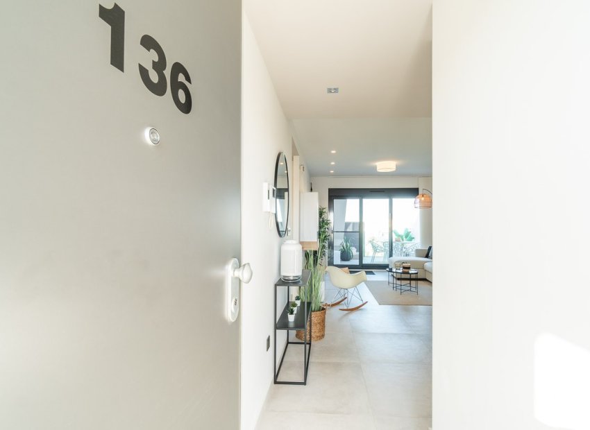 Resale - Apartment / Flat * - Guardamar del Segura * - El Raso *