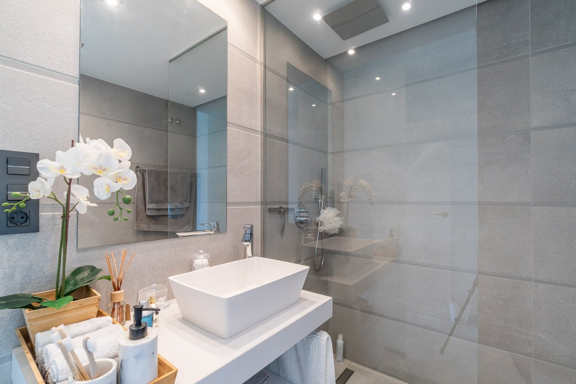 Resale - Apartment / Flat * - Guardamar del Segura * - El Raso *