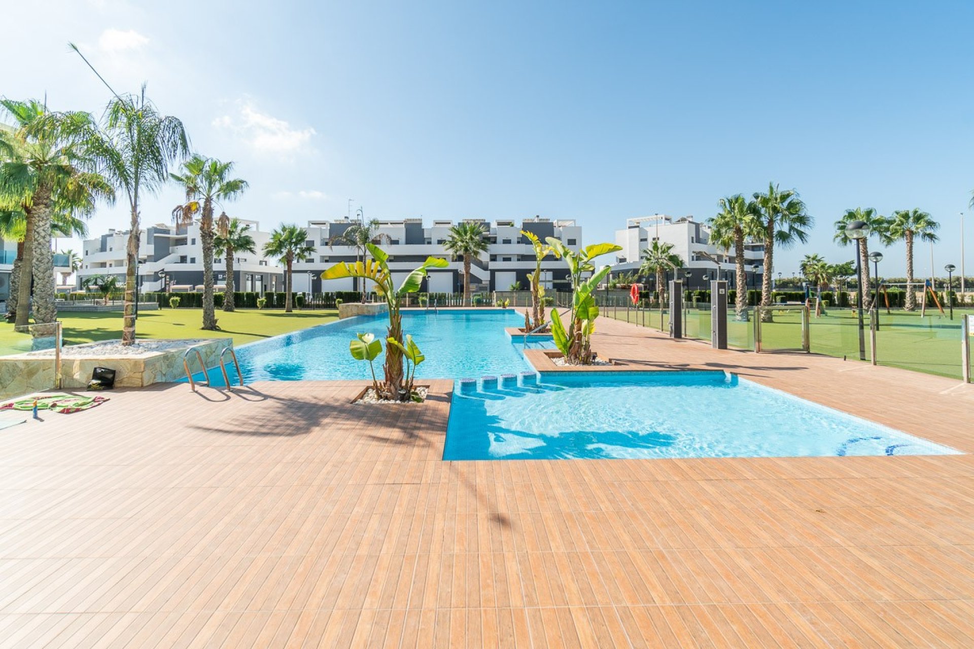 Resale - Apartment / Flat * - Guardamar del Segura * - El Raso *