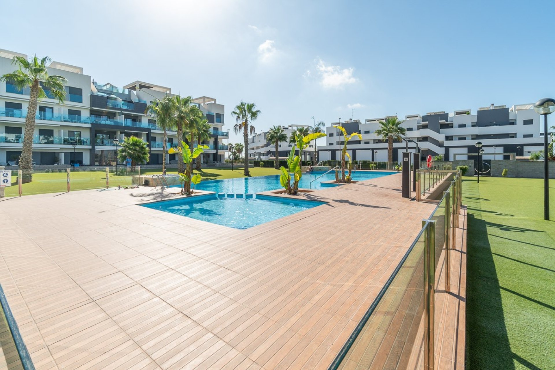 Resale - Apartment / Flat * - Guardamar del Segura * - El Raso *