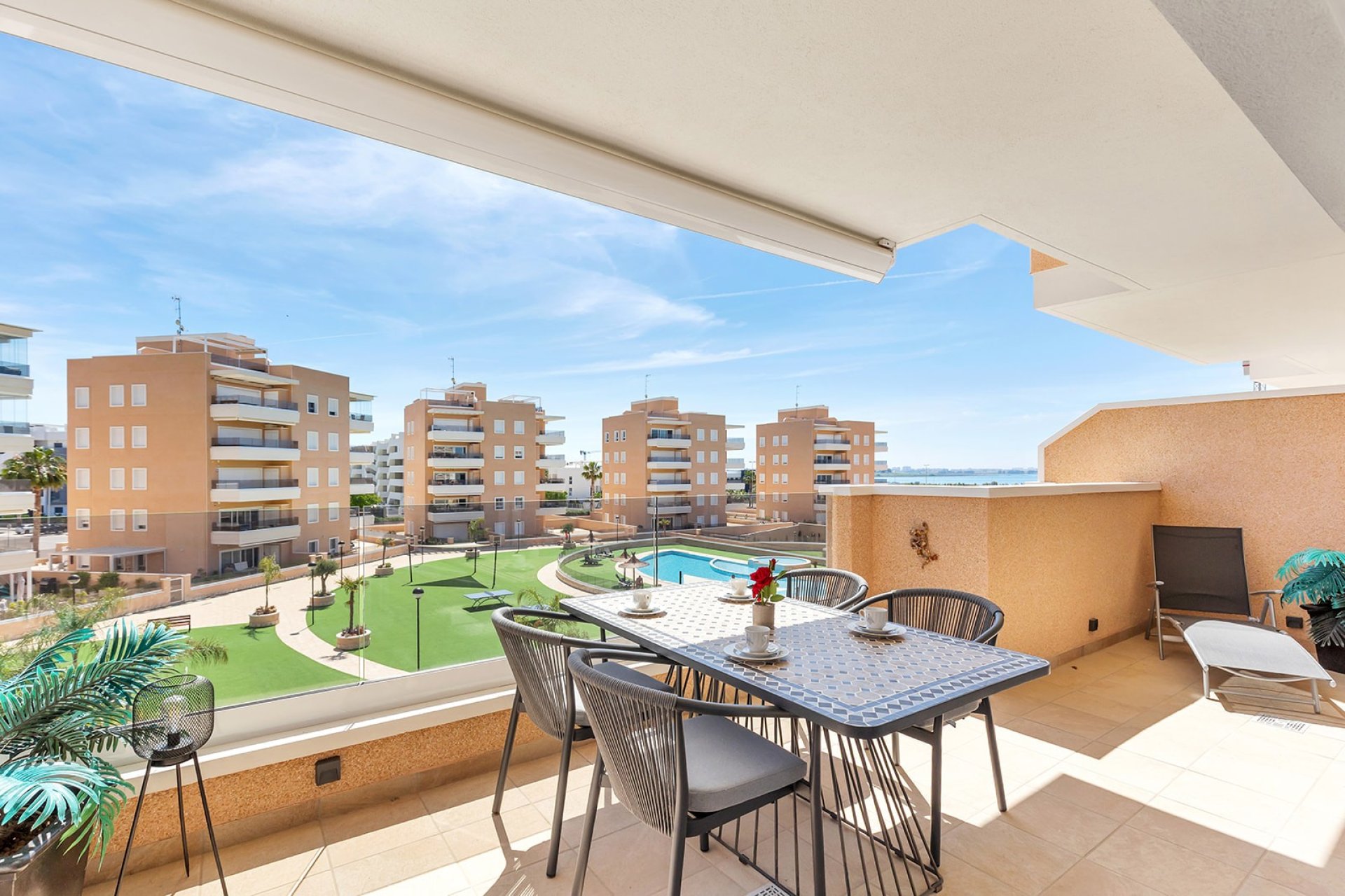 Resale - Apartment / Flat * - Guardamar del Segura * - El Raso *