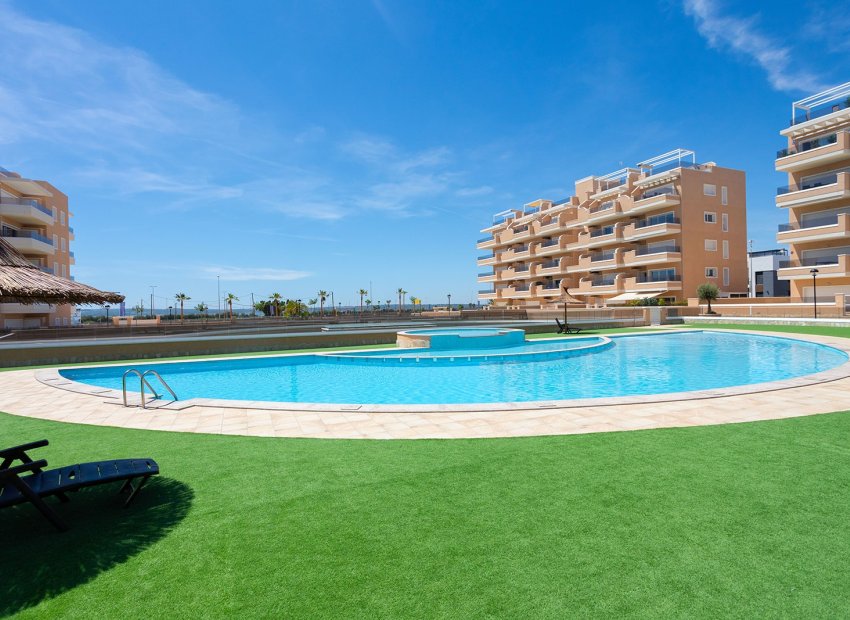 Resale - Apartment / Flat * - Guardamar del Segura * - El Raso *