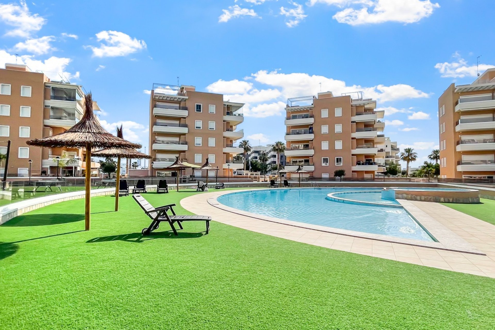 Resale - Apartment / Flat * - Guardamar del Segura * - El Raso *