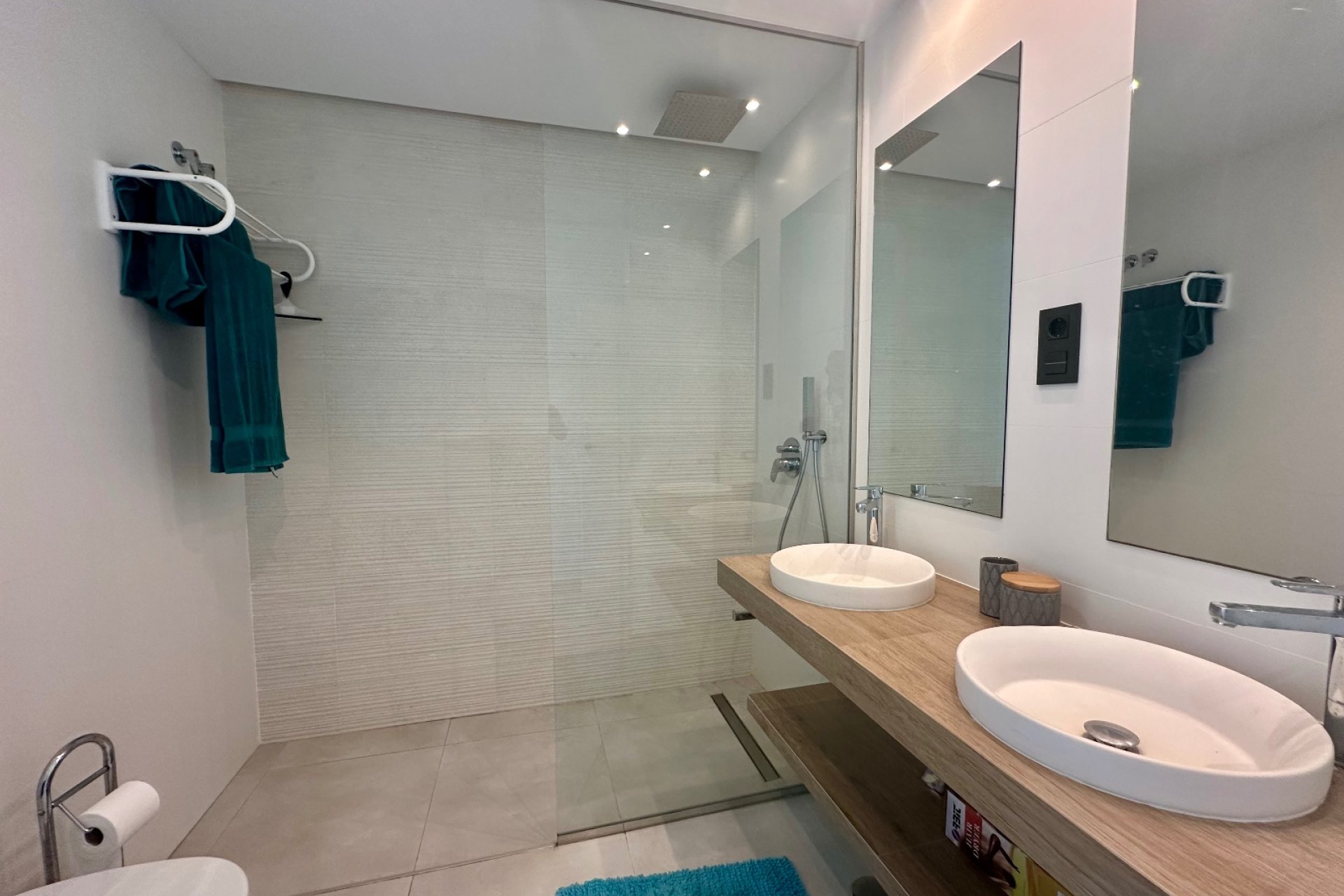 Resale - Apartment / Flat * - Guardamar del Segura * - El Raso *