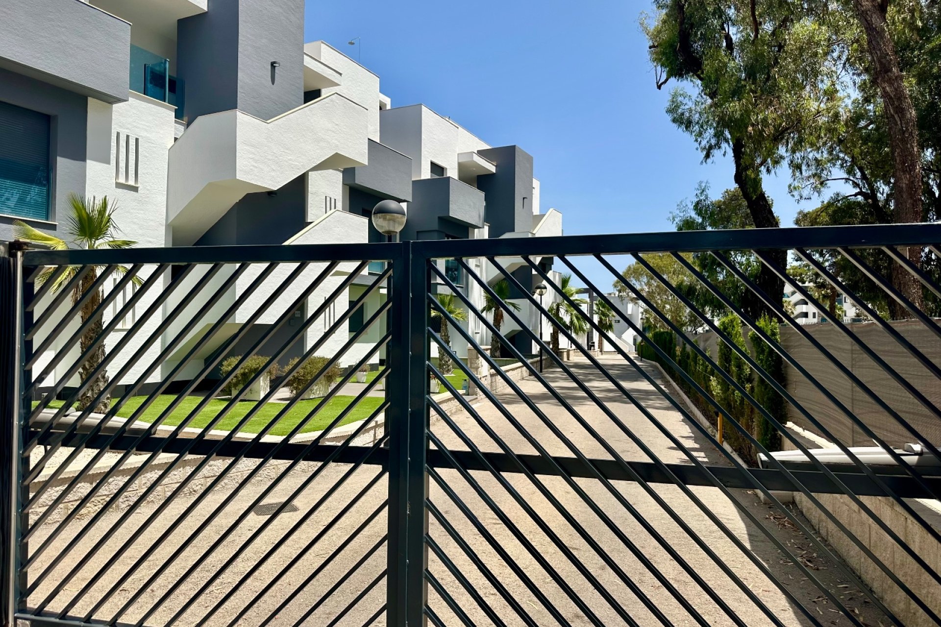 Resale - Apartment / Flat * - Guardamar del Segura * - El Raso *