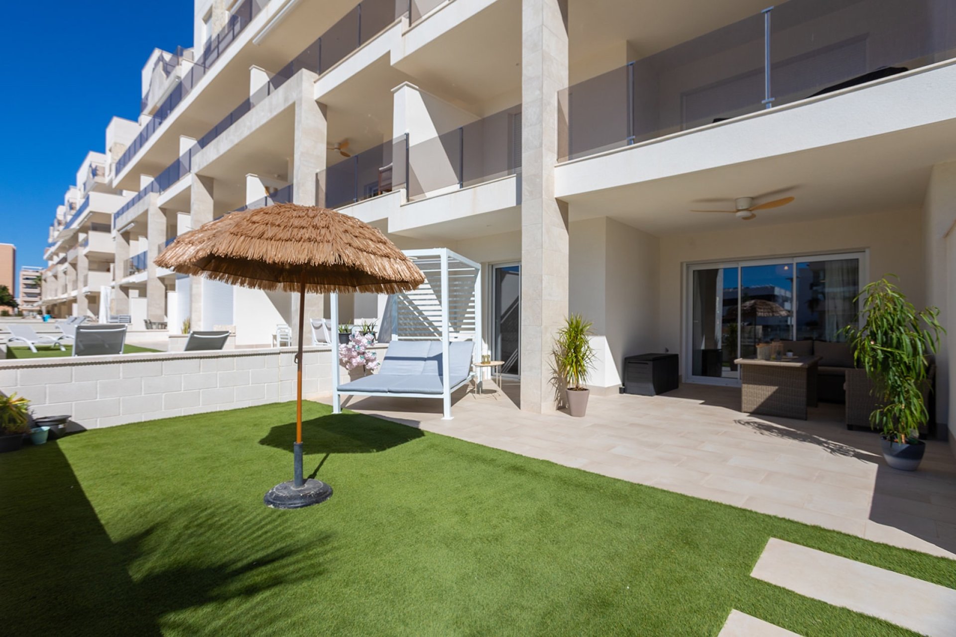 Resale - Apartment / Flat * - Guardamar del Segura * - El Raso *