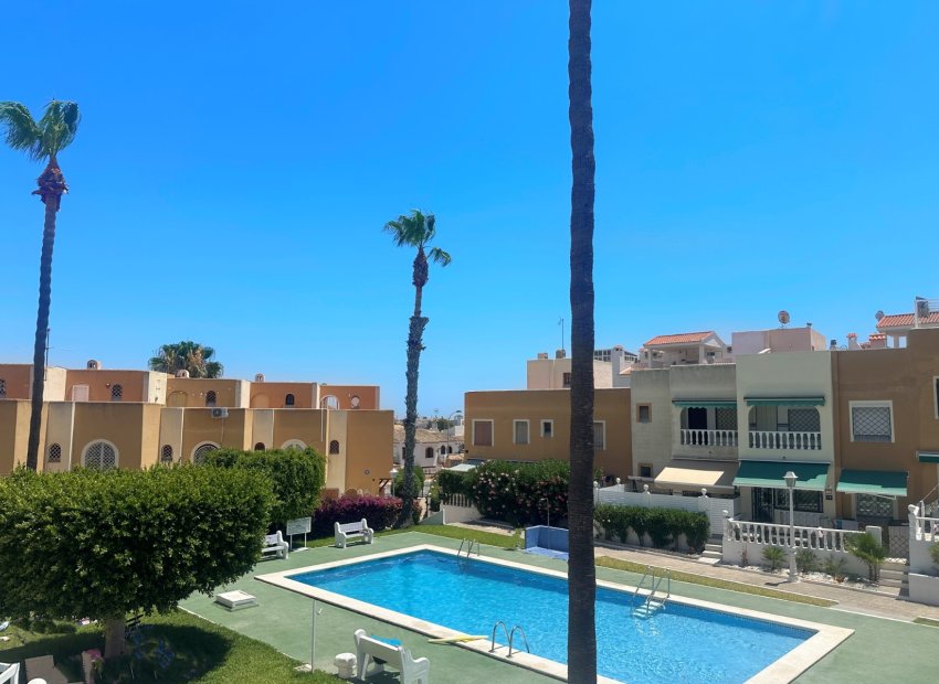 Resale - Apartment / Flat * - La Mata *