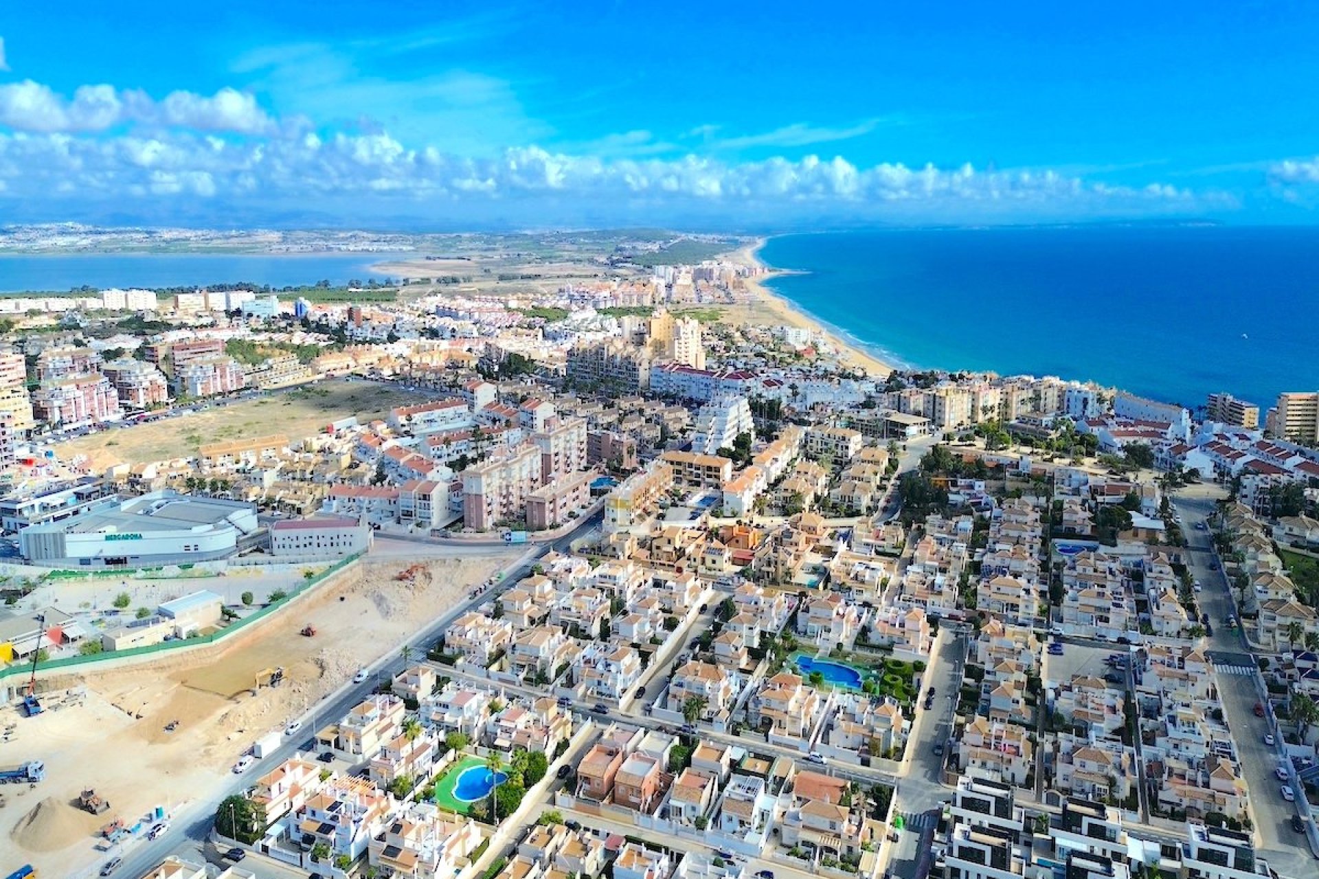Resale - Apartment / Flat * - La Mata *