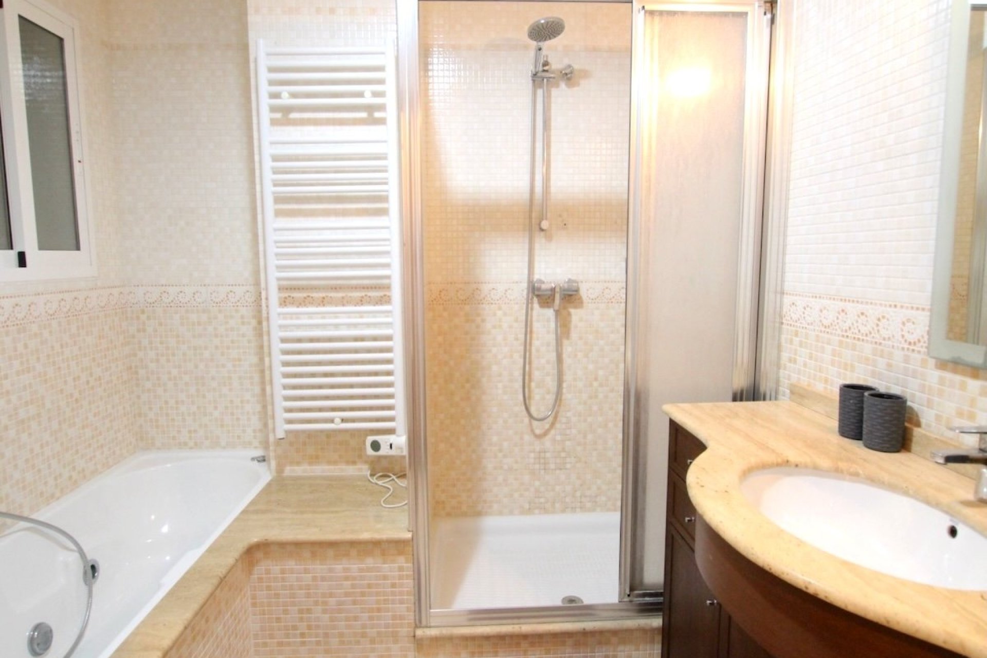 Resale - Apartment / Flat * - La Mata *