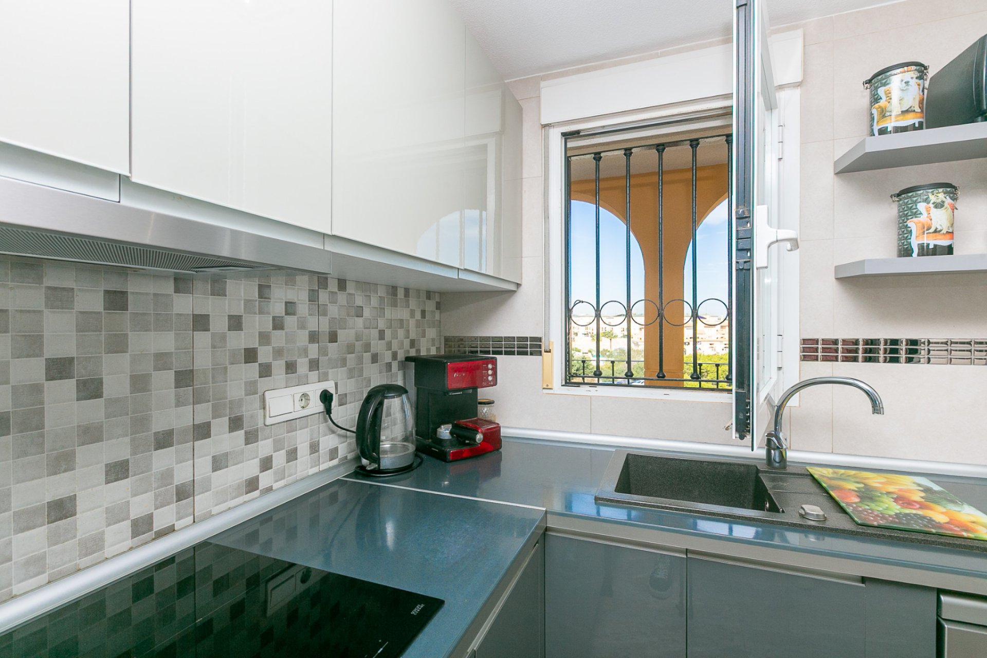 Resale - Apartment / Flat * - La Zenia *