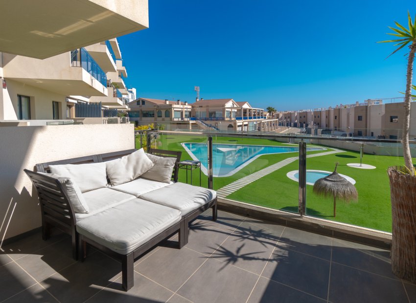 Resale - Apartment / Flat * - La Zenia *