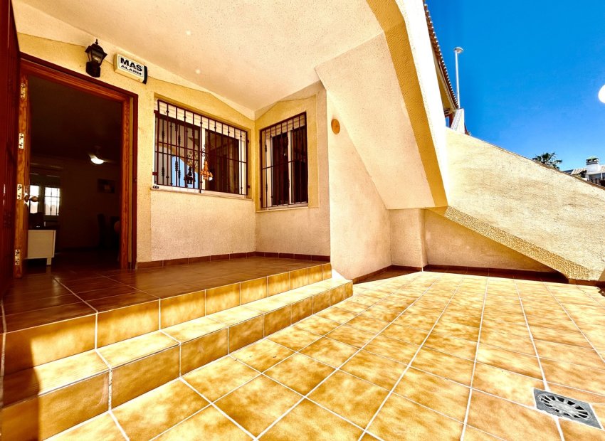 Resale - Apartment / Flat * - La Zenia *
