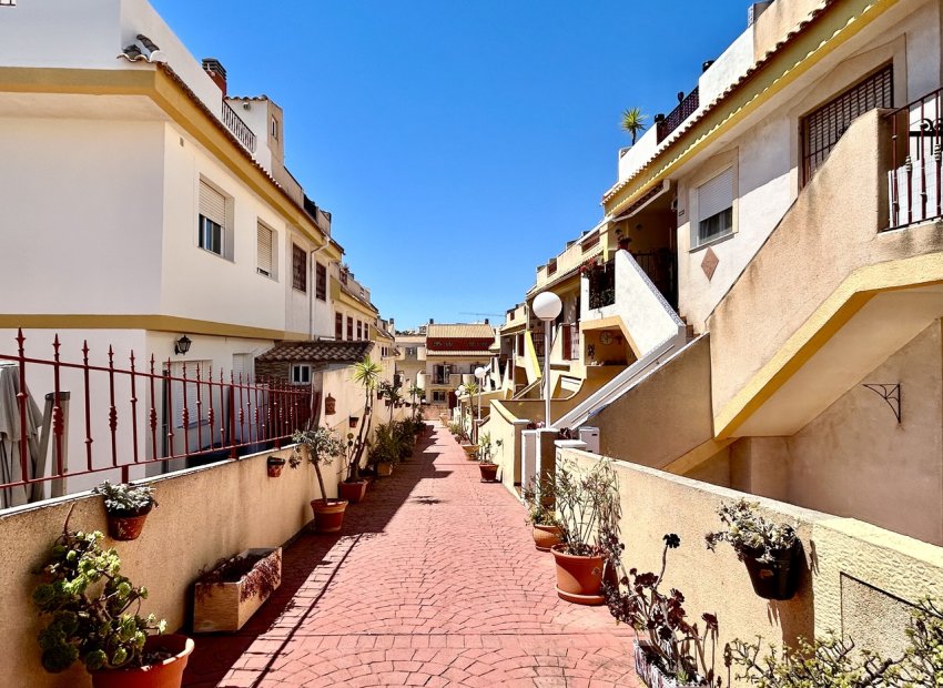 Resale - Apartment / Flat * - La Zenia *
