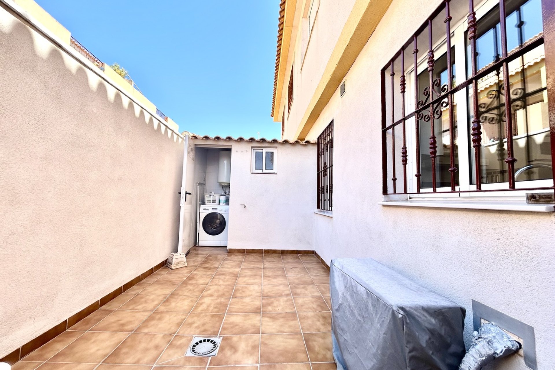 Resale - Apartment / Flat * - La Zenia *