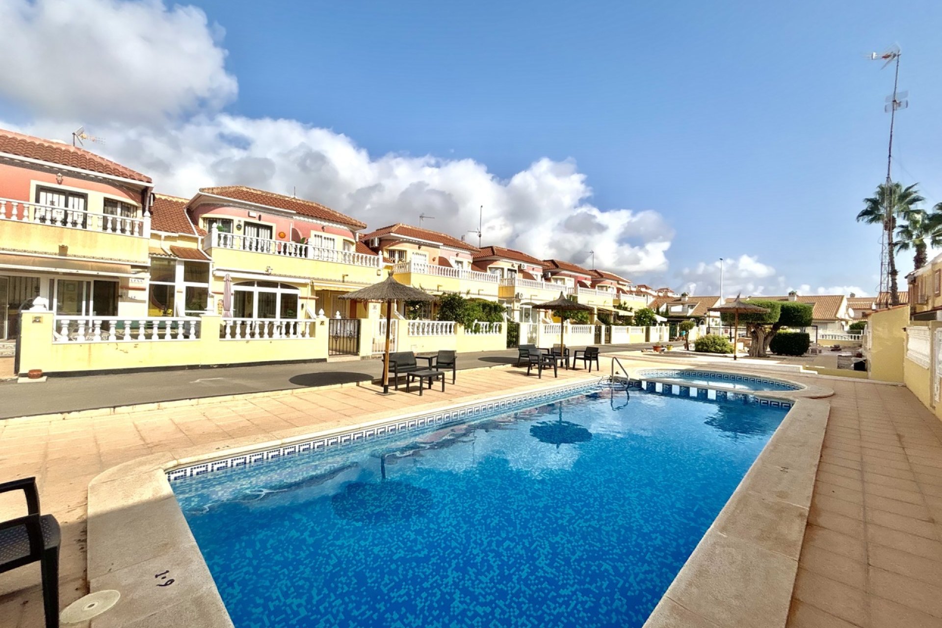 Resale - Apartment / Flat * - La Zenia *