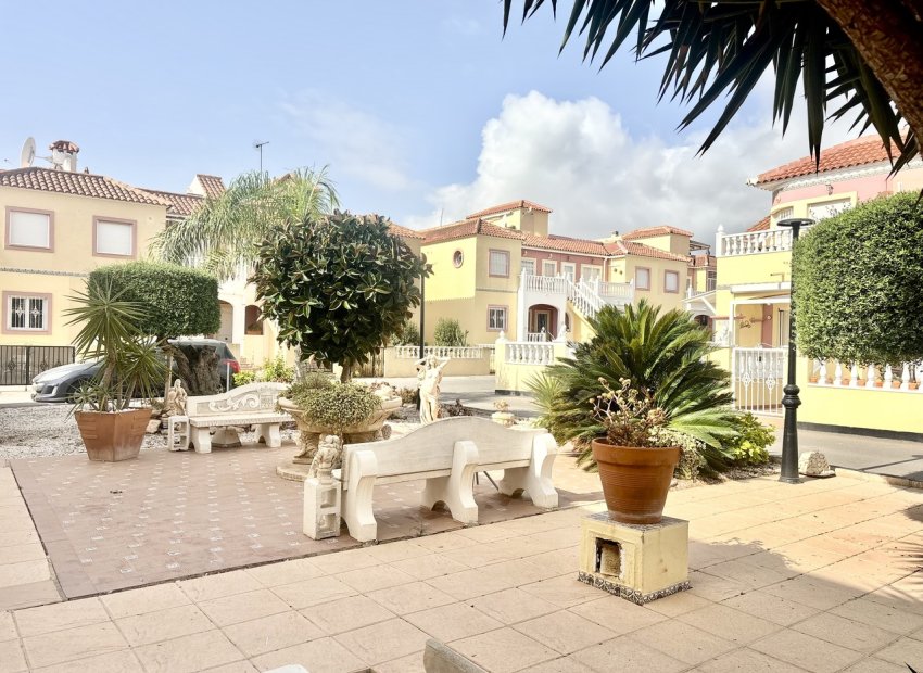 Resale - Apartment / Flat * - La Zenia *