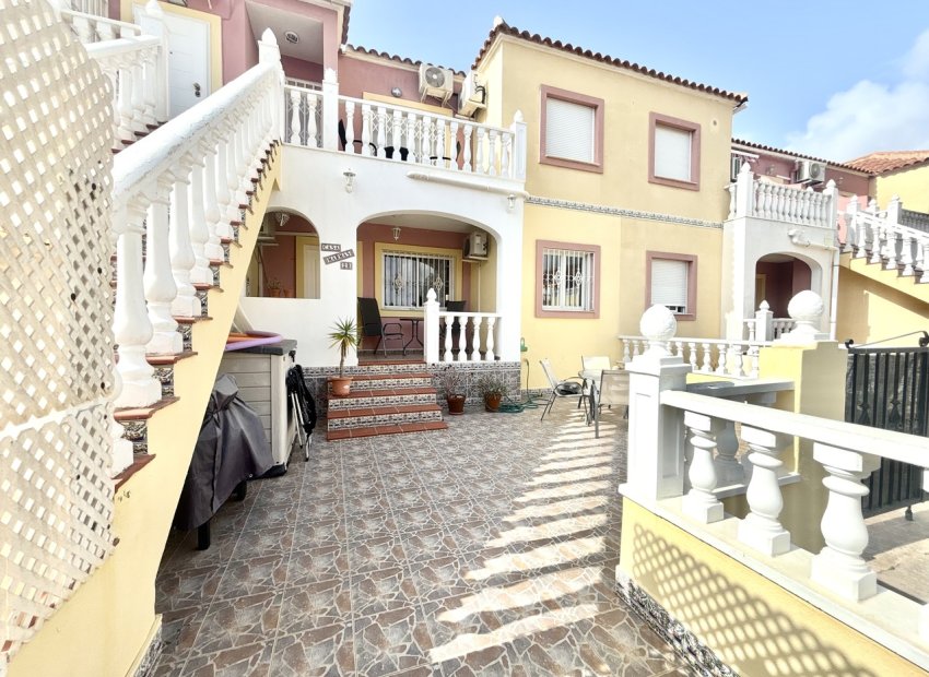 Resale - Apartment / Flat * - La Zenia *
