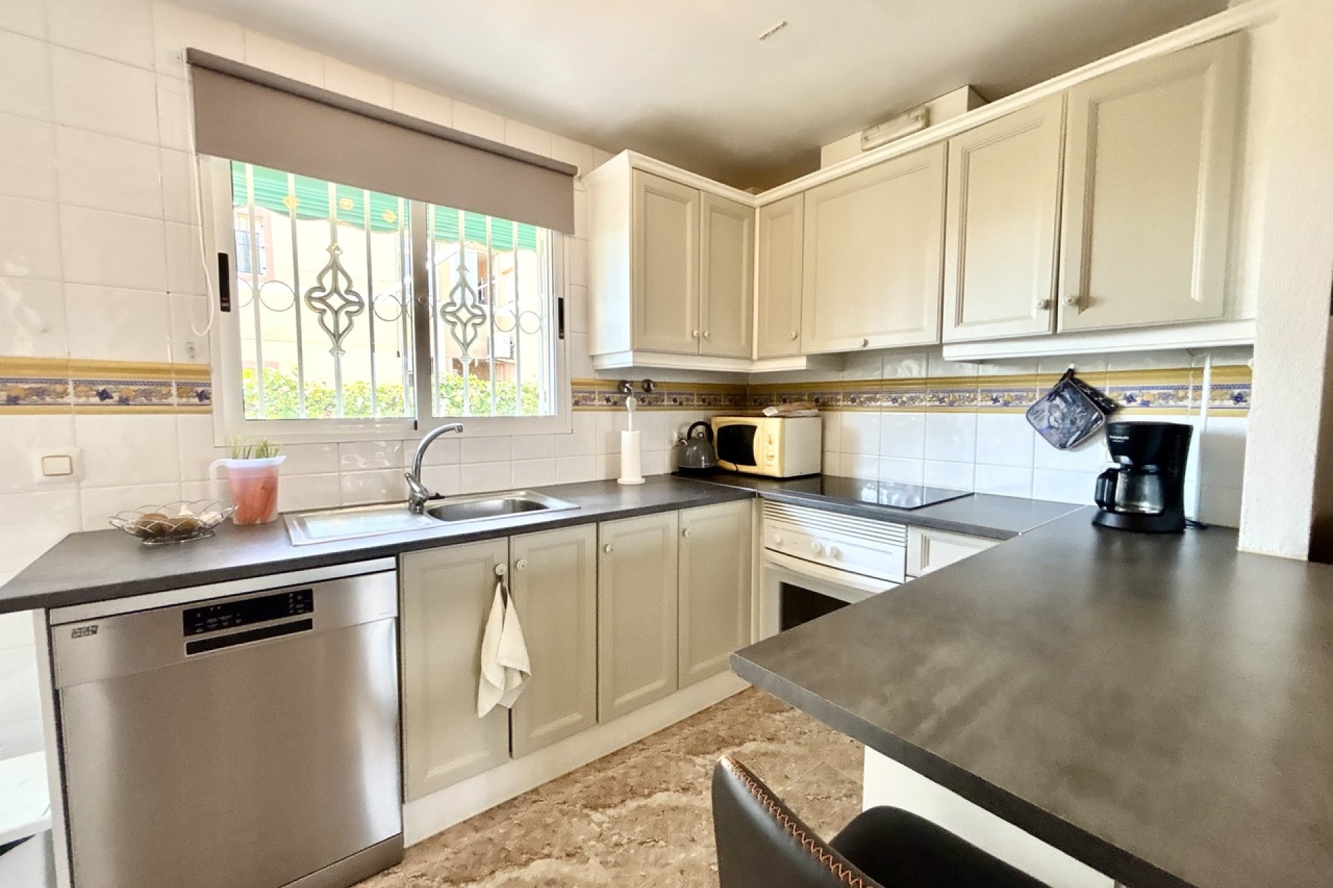 Resale - Apartment / Flat * - La Zenia *