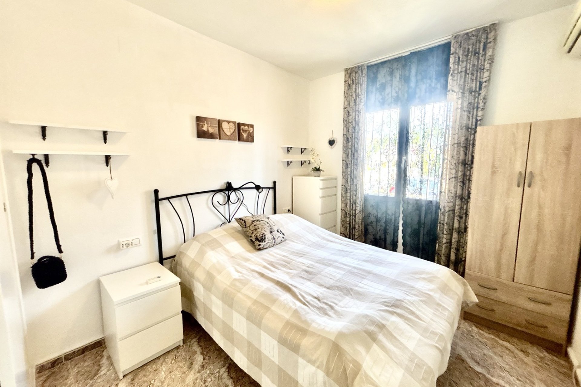 Resale - Apartment / Flat * - La Zenia *
