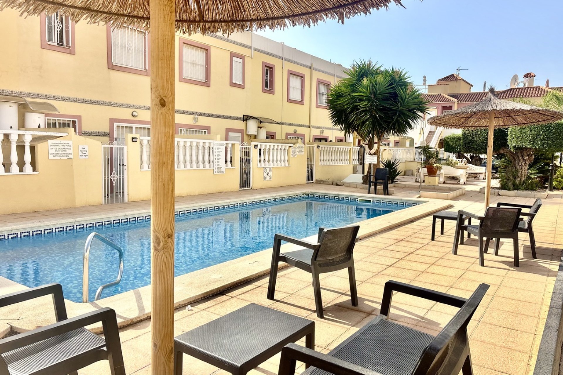 Resale - Apartment / Flat * - La Zenia *