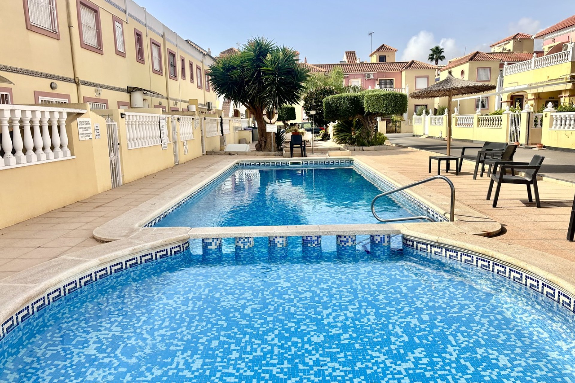 Resale - Apartment / Flat * - La Zenia *