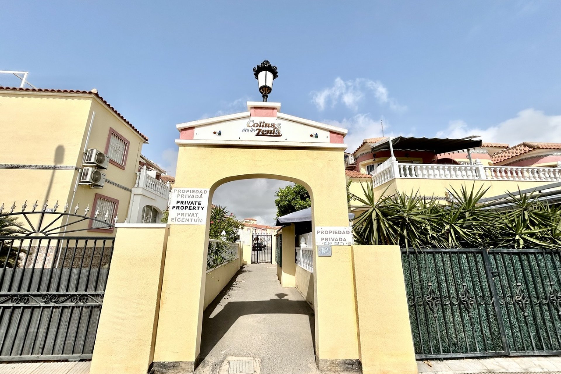 Resale - Apartment / Flat * - La Zenia *