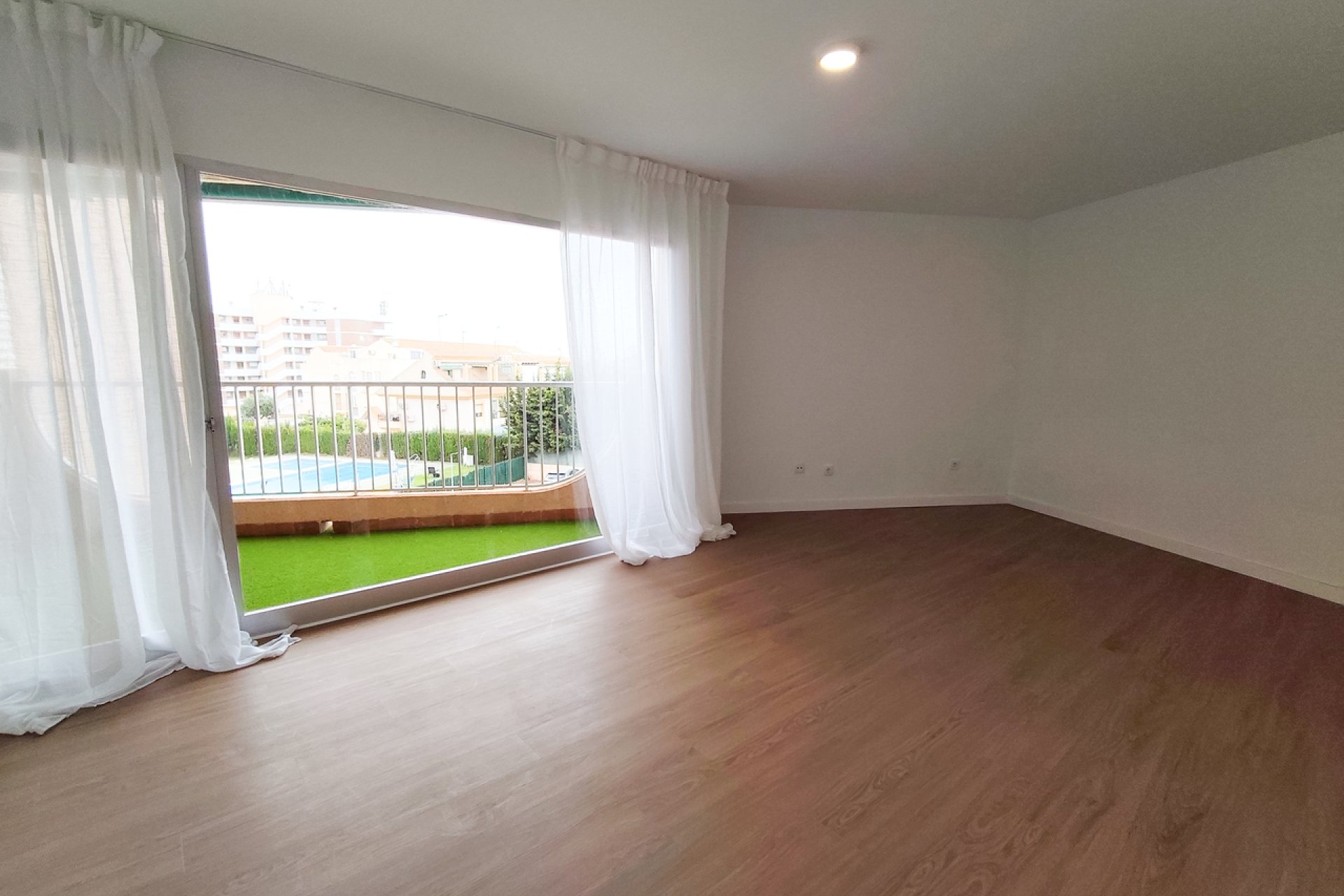 Resale - Apartment / Flat * - La Zenia *